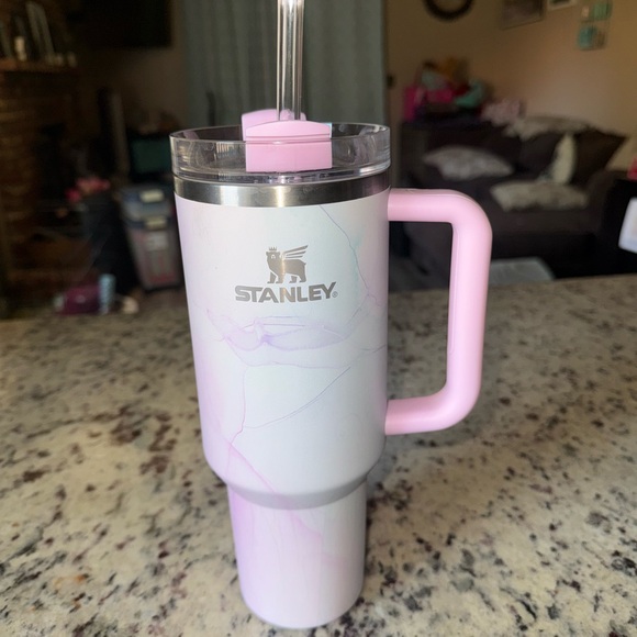 Stanley Marble-Effect Tumbler with Handle - Picture 1 of 6